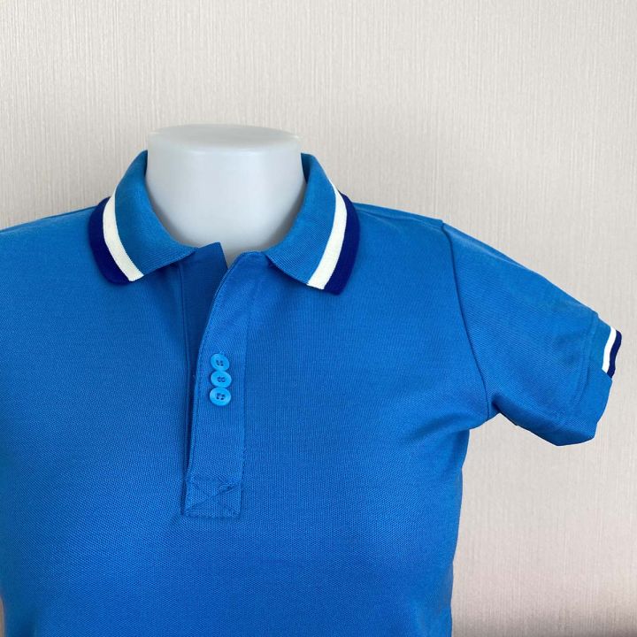 polo-shirt-แบบชาย-สีฟ้าเข้มคอคลีปครีมน้ำเงิน-แบบชาย-เป็นเสื้อทรงตรง-มีกระเป๋า-ส่วนแบบหญิง-เป็นเสื้อทรงเข้ารูป