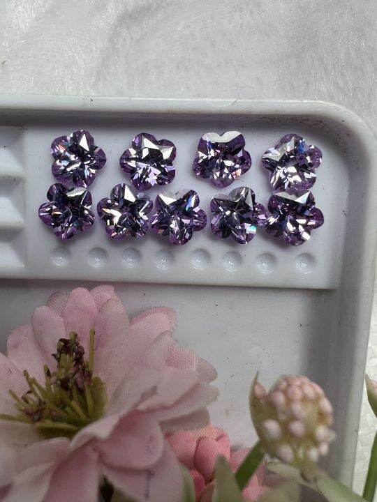 พลอย-เพชร-cz-เพชร-รัสเซีย-aaa-lavendor-สี-ลาเวนเดอร์-ดอกไม้-8x8-มม-1-เม็ด-cubic-zirconia-cz-flower-shape-8-00-mm-1pcs