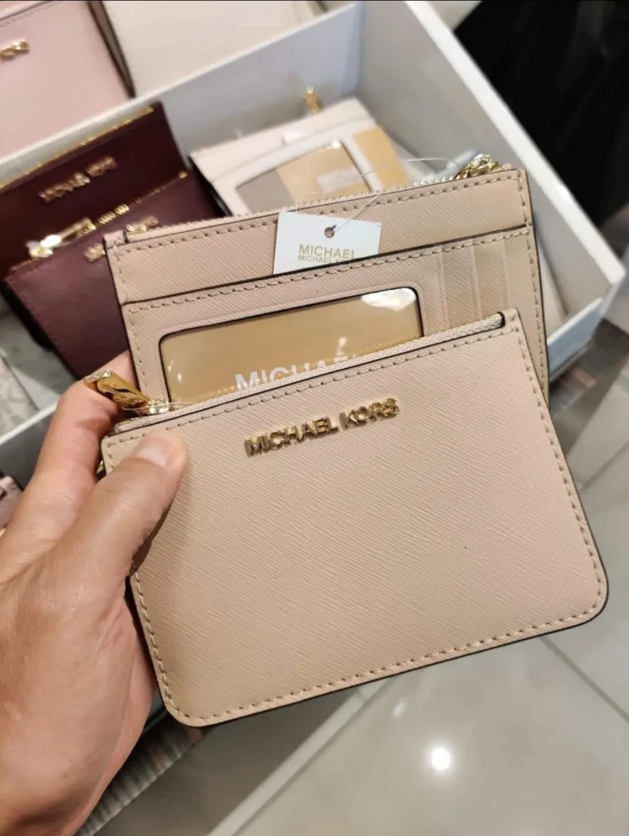 Chia sẻ 84+ về michael kors badge holder mới nhất trieuson5