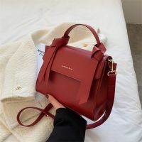 Niche red bridal bag womens new fashion texture womens bag retro shoulder bag all-match Messenger wedding bag 【QYUE】