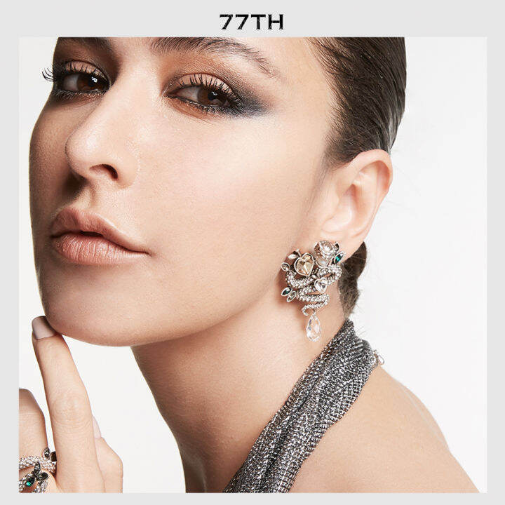 77th-sririta-x-77th-crystals-from-swarovski-collection-serpent-earrings-silver-ต่างหู-ศรีริต้า-x-77th-คริสตัลสวรอฟสกี้-สีเงิน