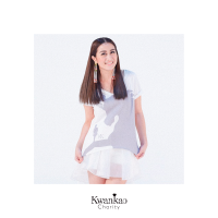 [Kwankao] Kwankao Charity x Pang Kwankao เสื้อยืดสีครีมแขนสั้นลายม้ายูนิคอร์นและเด็ก