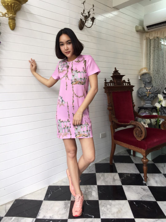 surreal-objects-pink-window-printed-double-spandex-dress-เดรสสั้น-ผ้ายืด-พิมพ์ลายหน้าต่างสีชมพู