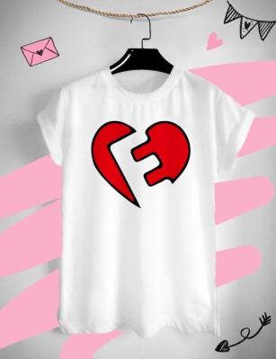 เสื้อยืดอักษรหัวใจ อักษร E ต้อนรับวันวาเลนไทน์ วันแห่งความรัก ด้วยเสื้อยืด Valentine สีสันสดใส ใส่สบาย ไม่ยืด ไม่ย้วย