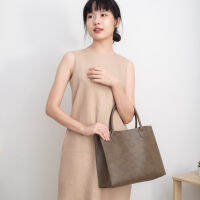 Waralees Day - Classic Tote กระเป๋าถือ เบา จุ สวยคลาสิคเรียบหรู ใส่ A4 ได้ (3สี) สีน้ำตาล