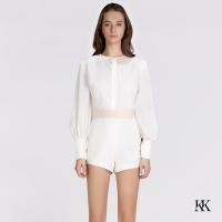 [Kwankao] KK ONLINE Poet Jumpsuit [White and Cream] จัมพ์สูทขาสั้นสีขาวดีเทลแถบผ้าสีครีมและซิปด้านหน้า