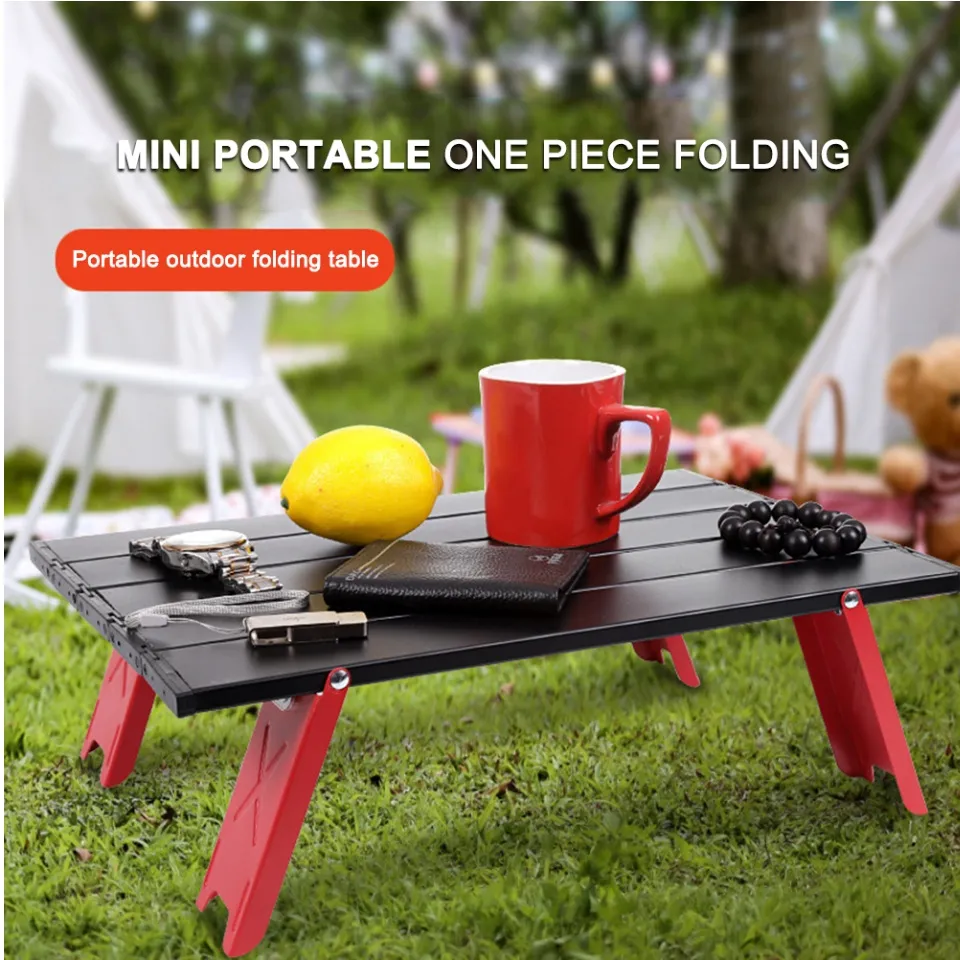 Ultra lightweight folding outlet table