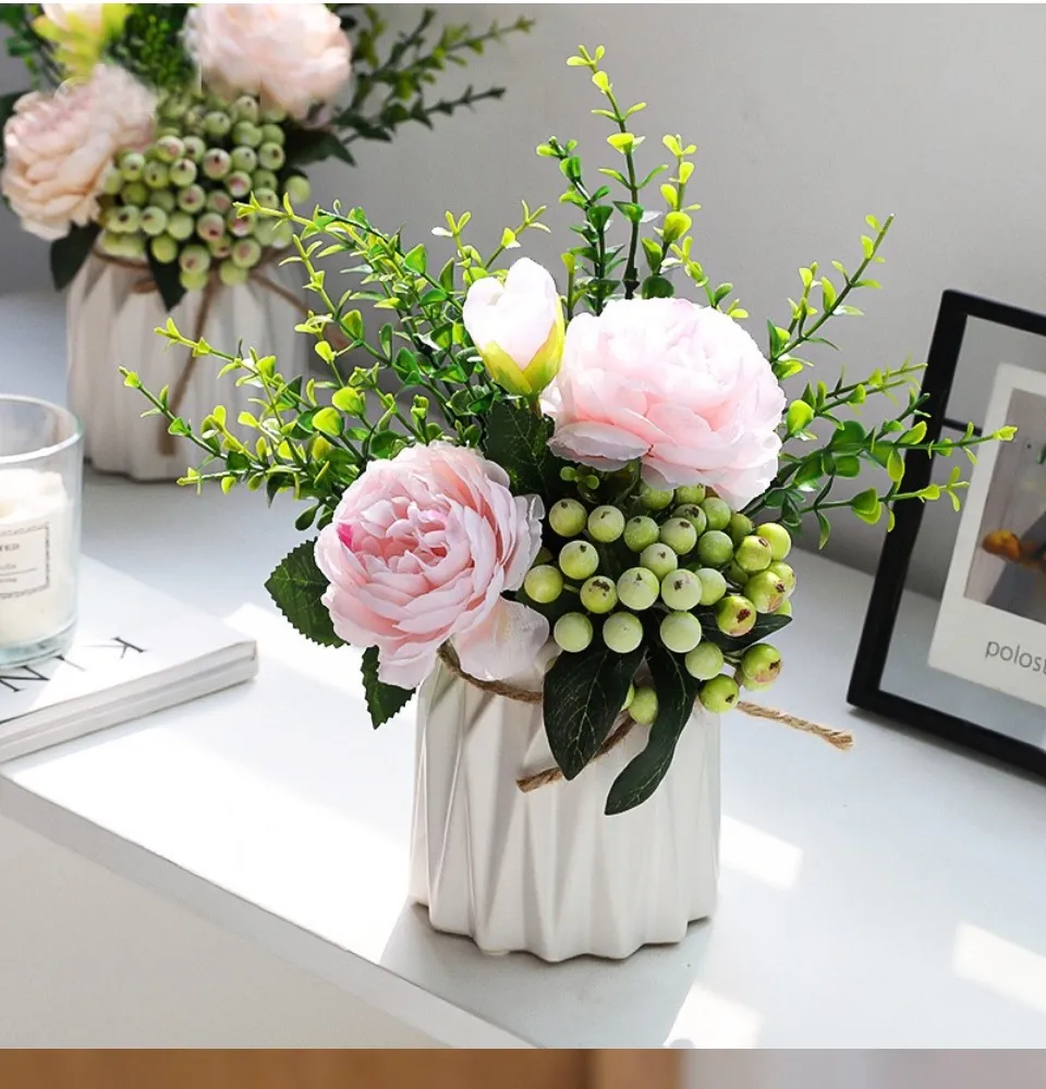 Lọ hoa lụa mini để trang trí bàn phòng khách hoặc quán cà phê là một cách tuyệt vời để tạo ra một không gian xinh đẹp và ấm áp. Với những bông hoa lụa mini đầy màu sắc, bạn sẽ có thể tạo nên một không gian sống động và đầy sinh động. Lọ hoa lụa mini còn có thể là món quà hoàn hảo cho bạn bè và gia đình của bạn. Hãy đến để tìm kiếm những lọ hoa lụa mini đẹp để trang trí bàn của bạn!