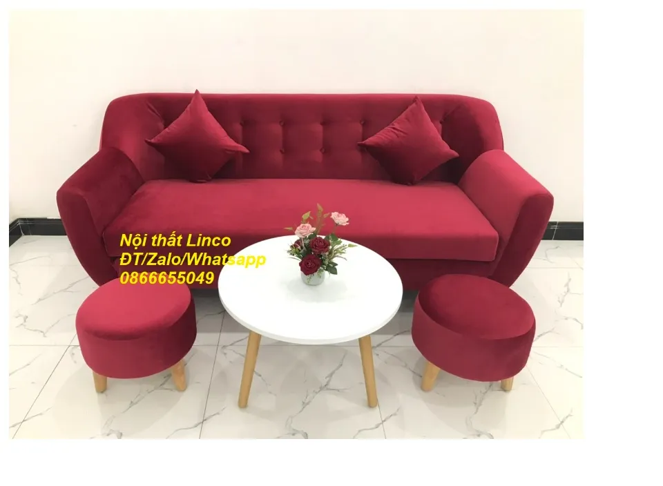 Bàn ghế phòng khách đỏ đô đậm: “Phong cách sang trọng và ấm áp, bàn ghế phòng khách đỏ đô đậm sẽ khiến căn phòng của bạn trở nên lịch sự và tinh tế như một căn hộ chung cư cao cấp”.