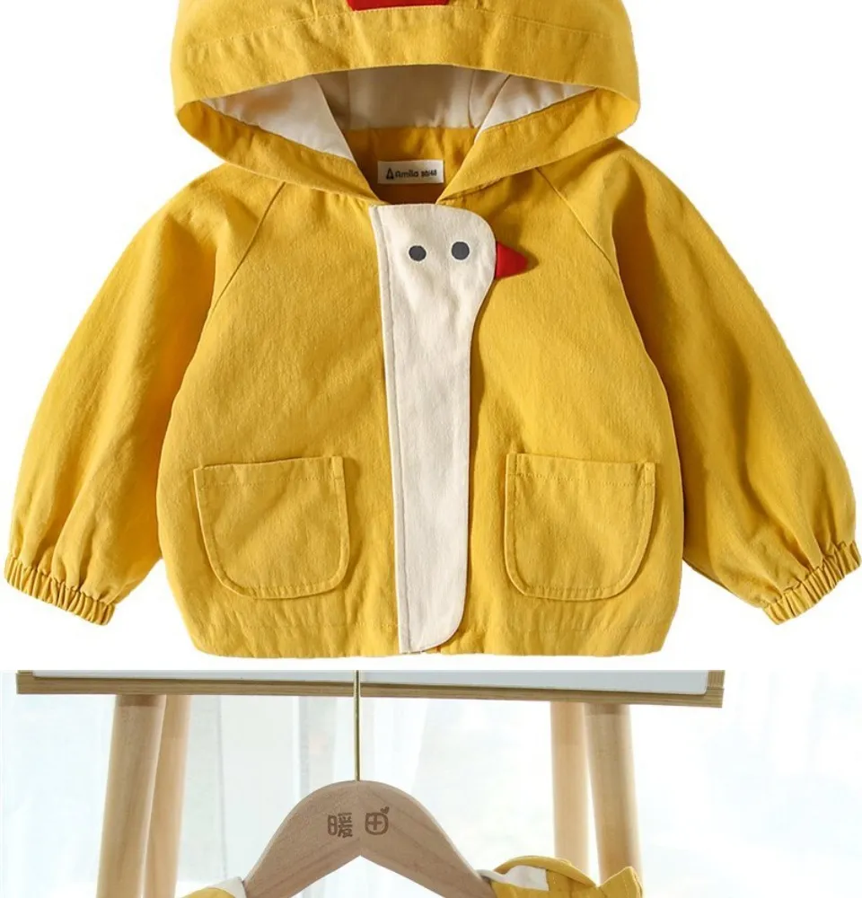 Áo khoác hai lớp không chỉ giúp bé của bạn ấm áp trong những ngày giá lạnh mà còn rất thời trang và phù hợp với mọi dịp. Với thiết kế thông minh, áo khoác này sẽ dễ dàng mix với nhiều trang phục khác nhau.