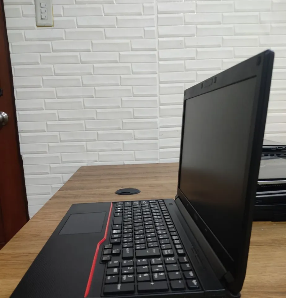 FUJITSU LIFEBOOK A574/H | INTEL CORE i3 - 4000M 2.4GHz | 4GB RAM