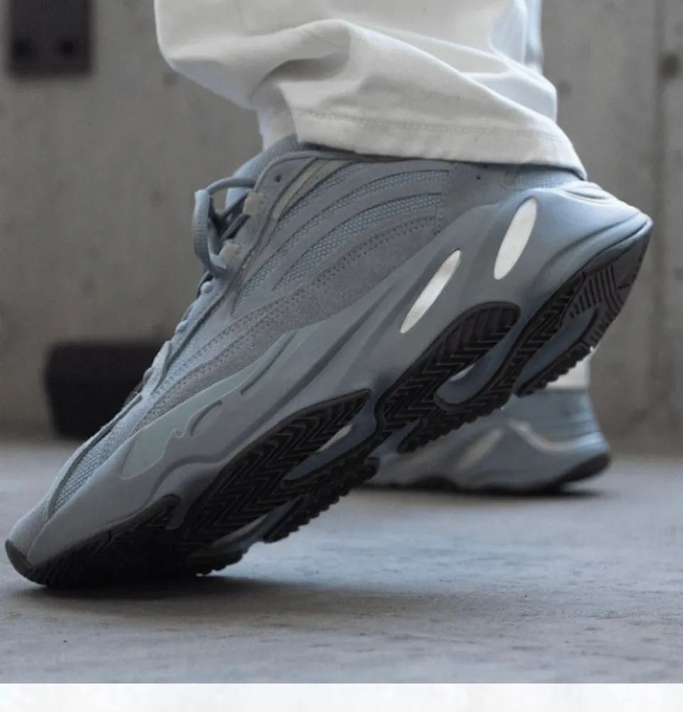 Giày adidas Yeezy Boost 700 V2 Hospital Blue nam nữ 