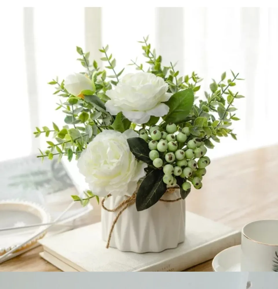 Lọ hoa mẫu đơn mini: Với kích thước nhỏ gọn và thiết kế đơn giản, lọ hoa mẫu đơn mini sẽ là sự lựa chọn hoàn hảo để trang trí bàn làm việc hoặc tủ sách của bạn. Chúng được sản xuất với nhiều màu sắc và dáng hoa khác nhau, mang lại sự tươi mới cho không gian sống của bạn.