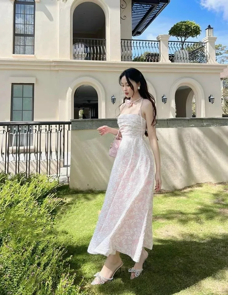 Đầm dự tiệc nữ hai dây ,in hoa nổi, xếp ly ngực, dáng xòe kèm dây cổ đính hoa điệu đà, tiểu thư sang chảnh thanh lịch 2023