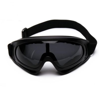 G2G แว่นตากันแดด กันฝุ่น สำหรับขี่มอเตอร์ไซค์ จักรยาน หรือ เล่นกีฬากลางแจ้ง กรอบดำ มีสายรัด เลนส์สีเทา จำนวน 1 ชิ้น