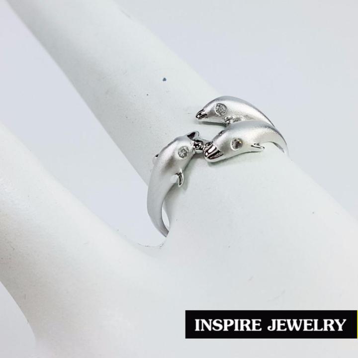 inspire-jewelry-แหวนรูปปลาโลมา-3-ตัว-ตาเพชรสวิสน้ำงามเกรดaaa-ลำตัวปลาทำซาติน-งานจิวเวลลี่-ชุบทองขาวหนาพิเศษ-ทนทาน-white-gold-plated-แหวนเพชร-แหวนคู๋รัก-แหวนแต่งงาน-แหวนหมั้น-ปีใหม่-วาเลนไทน์