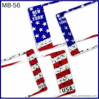 กรอบป้ายทะเบียนรถยนต์ กันน้ำ MB-56 ลายธงชาติอเมริกา แบบมีรอย STAIN AMERICA FLAG  1 คู่ สั้น-ยาว ชิ้นสั้น 39.5x16 cm. ชิ้นยาว 44x16 cm. พอดีป้ายทะเบียน มีน็อตในกล่อง ระบบคลิปล็อค 8 จุด มีแผ่นหน้าอะคลิลิคปิดหน้าป้าย กันน้ำ