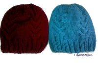 Handmadeหมวกถักไหมพรมสีแดงเข้มและสีฟ้า