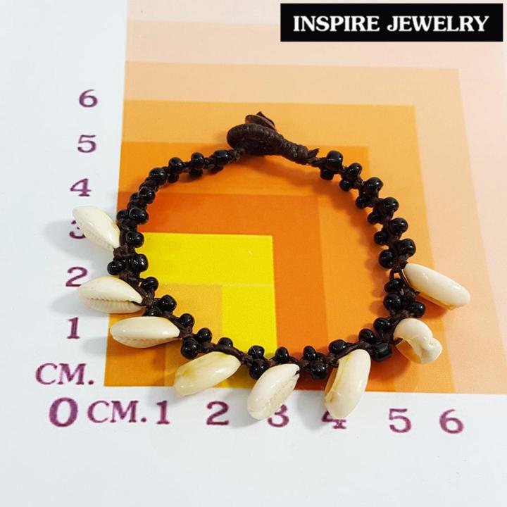 inspire-jewelry-สร้อยข้อมือเชือกเทียนถัก-ประดับด้วยเปลือกหอยเบี้ยแก้-พร้อมถุงกำมะหยี่