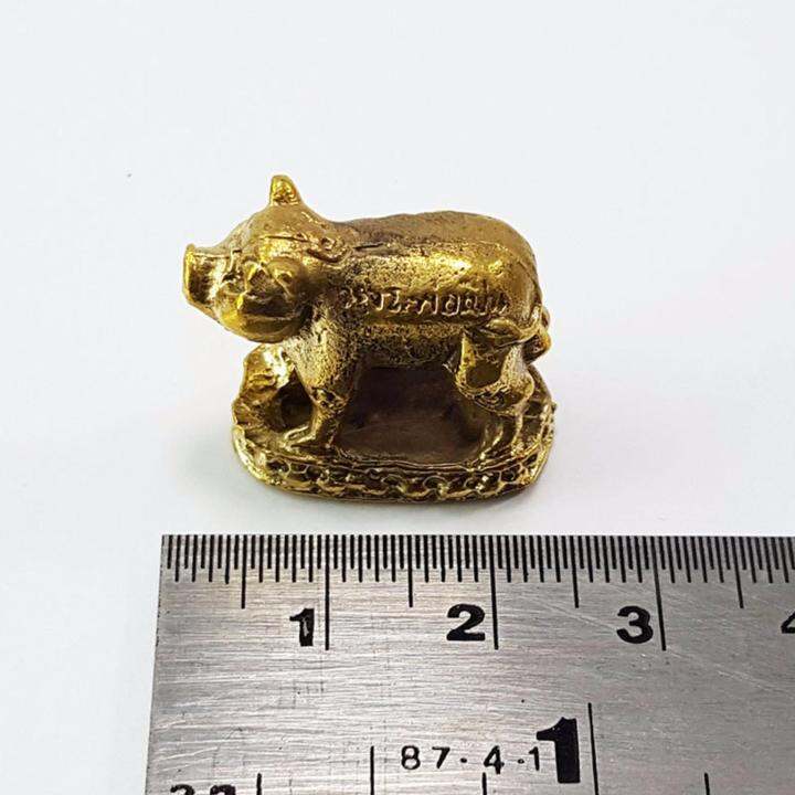 inspire-jewelry-หมูนำโชค-2-ชิ้น-เสริมความมั่งมี-อุดมสบูรณ์-ทองเหลือง-จิ๋ว-2cm