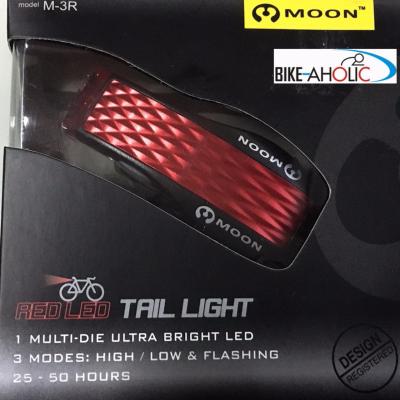 ไฟท้าย MOON รุ่น M-3R  Red LED แถบสีแดง