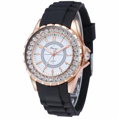 Sevenlight นาฬิกาข้อมือสุภาพสตรีสไตล์แบรนด์หรู ประดับคริสตัลสายซิลิโคน รุ่น WP8530
