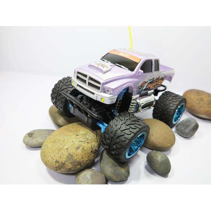 รถบังคับวิทยุ-super-giant-monster-truck-อัตราส่วน-1-24-วิ่งได้ทุกสภาพพื้นผิว-มีไฟหน้า-zonertoy-สีม่วง-ล้อฟ้า