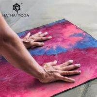 HATHA YOGA - Super absorbent suede yoga mat, สี Mountain Tea ผ้าปูกันลื่นสำหรับการเล่นโยคะที่มีเหงื่อออกมาก