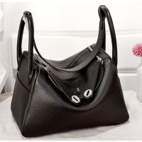 ANA Shoulder Bag Premium Leather กระเป๋าถือสตรี หนังแท้ Size 30 นิ้ว (Black)