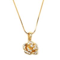 MONO JEWELRYสร้อยคอพร้อมจี้คลิสตัลลายดอกไม้ เงิน 925 หุ้ม ทองคำ แท้ 24K รุ่น Flower Diamond Design M032T