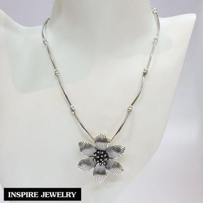 Inspire Jewelry ,ชุดเซ็ทสร้อย พร้อมจี้ดอกไม้เทียมเงินรมดำ สวยงาม