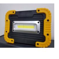 10W COB LED Wide Floodlight ระบบชาร์จแบต ไฟฉายฉุกเฉิน ทรงสี่เหลี่ยม น้ำหนักเบา  พร้อมเป็นที่ชาร์จแบตสำรอง ชาร์จมือถือ อุปกรณ์ได้ในตัว  เหมาะ สำหรับแค้มปิ้ง ปีนเขา เดินป่า สีดำเหลือง  กันน้ำกันฝน ให้ความสว่าง 750 Lumens