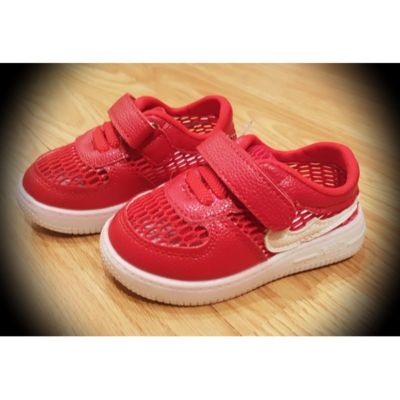 ((พื้นยางกันลื่น/ระบายอากาศ)) รองเท้าผ้าใบเด็กสีแดง รองเท้าเด็กวัยหัดเดินสไตล์สปอร์ต รองเท้าเด็ก (Size 22)