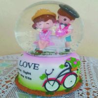 KMP Furniture ตุ๊กตาดนตรี ลูกแก้วดนตรี รุ่น Love  รูปคนคู่ (สีชมพู)