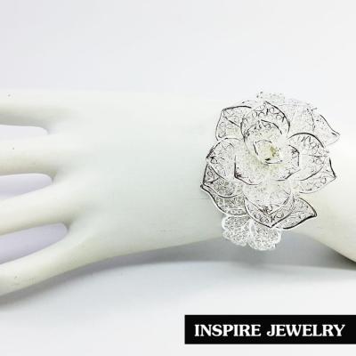 Inspire Jewelry กำไลรูปดอกไม้ฉลุลายโปร่ง งดงาม ฟรีไซด์ แต่งกายกับชุดไทย ชุดผ้าฝ้าย ปรับได้ สวยงาม มีให้เลือกหลายแบบ สีทอง สีเงิน หรือสีเงินรมดำ พร้อมถุงกำมะหยี่สวยหรู