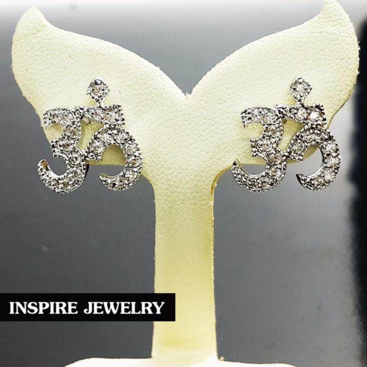 inspire-jewelry-ต่างหูรูปโอมฝังเพขรสวิส-ขาปักก้าน-ขนาด-1-5x1-5cm-งานแบบร้านทองร้านเพชร-หุ้มทองขาว